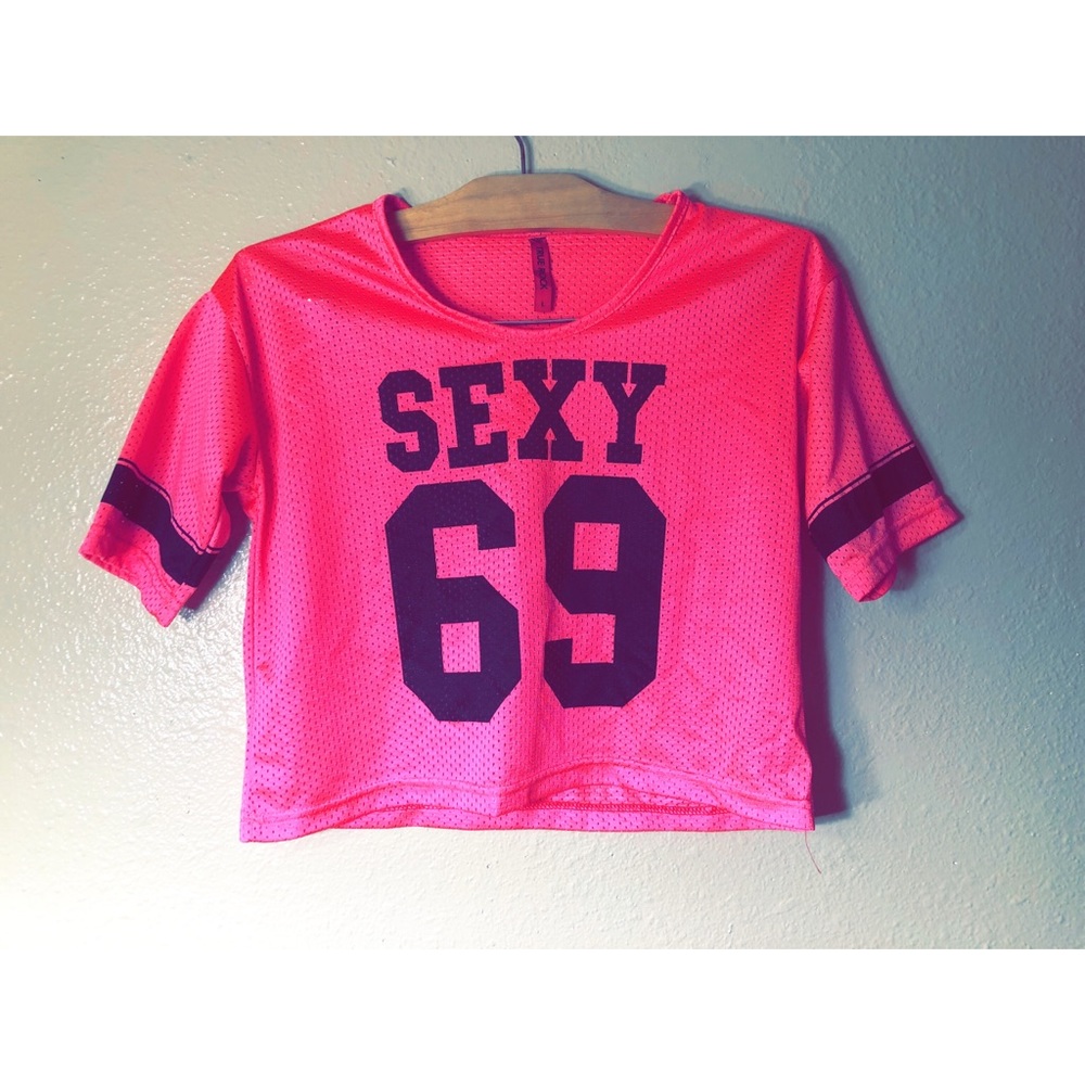 😈SEXY 69 CROP TOP😈